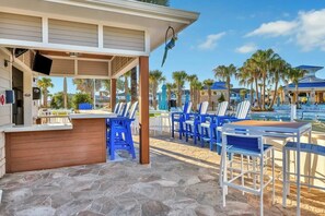 Outdoor dining - Poolside Delight. Whimsical Themed Rooms and Ps5! (Davenport)
