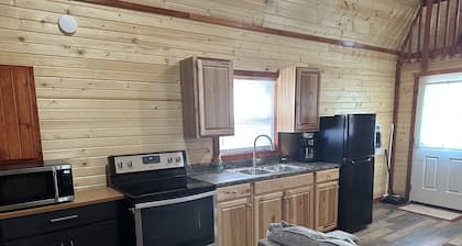 Tan cabin close to University of Central Missouri and Whiteman AF Base