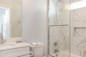 Casa, várias camas (Desoto 1) | Banheiro