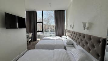 Basic Triple Room | Desk, laptop workspace, soundproofing, iron/ironing board