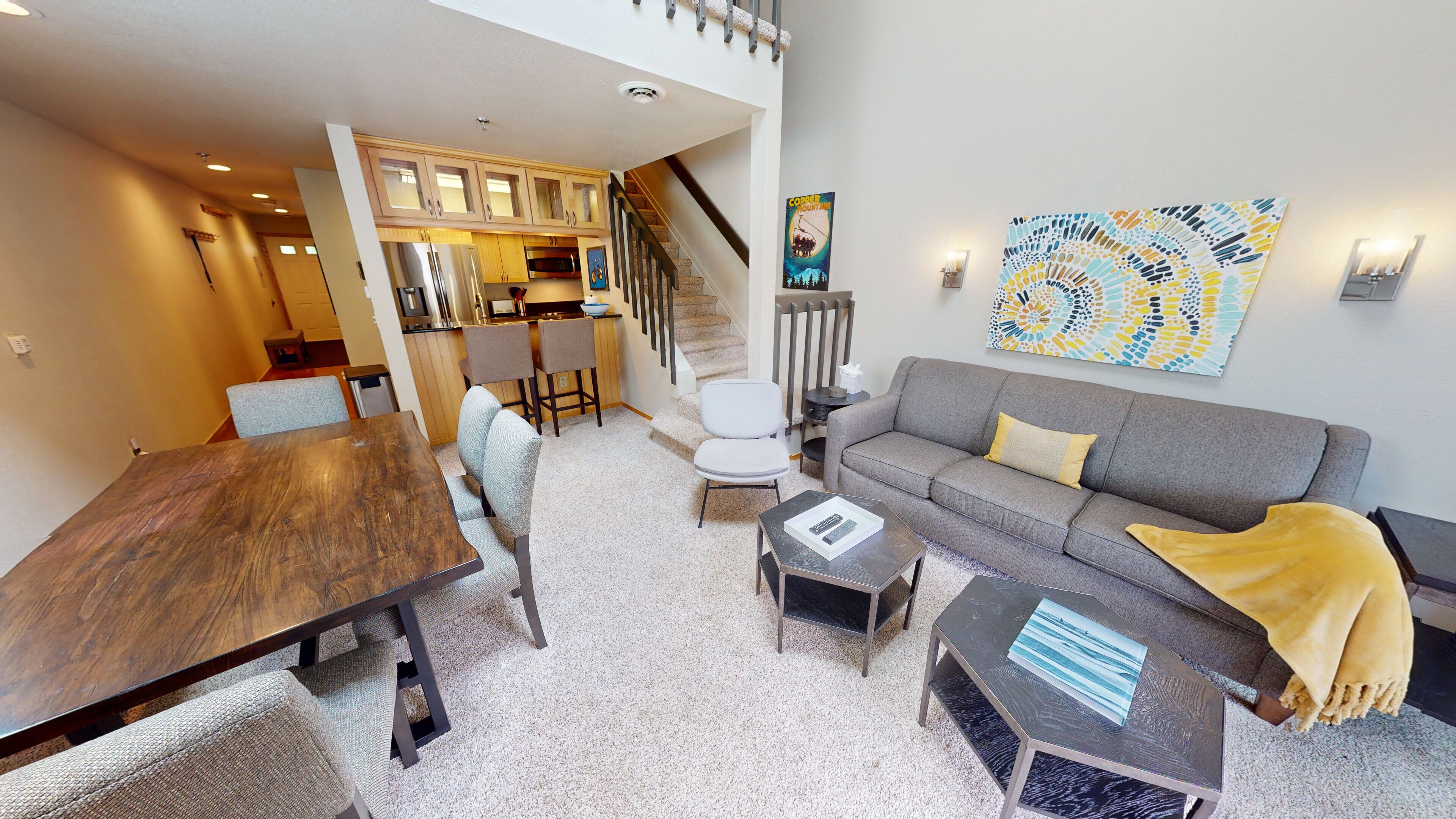 Updated! Pool, 4 Hot Tubs. Easy Drive/Walk to Marina, Dining, Shops, Events