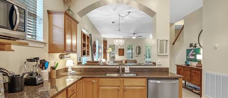 Réfrigérateur, micro-ondes, four, lave-vaisselle