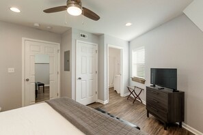 4 bedrooms, iron/ironing board, WiFi, bed sheets - Dynasty Dome 899 - Book for Football Season! (Tuscaloosa)