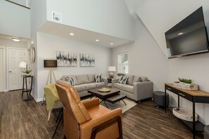 Smart TV - Dynasty Dome 903 - Book for Football Season! (Tuscaloosa)