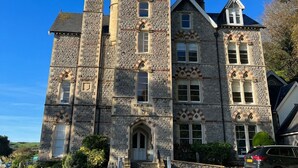 Front of property - Langland Manor by Tŷ SA (Swansea)