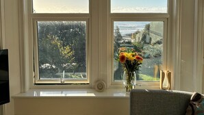 Living area - Langland Manor by Tŷ SA (Swansea)