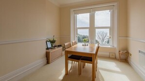 Living area - Langland Manor by Tŷ SA (Swansea)