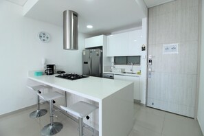 Fridge, microwave, oven, coffee/tea maker