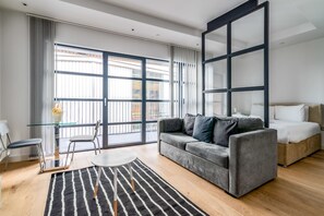 Basic Apartment, 1 Double Bed | Interior - Modern Canning Town Studio (London)