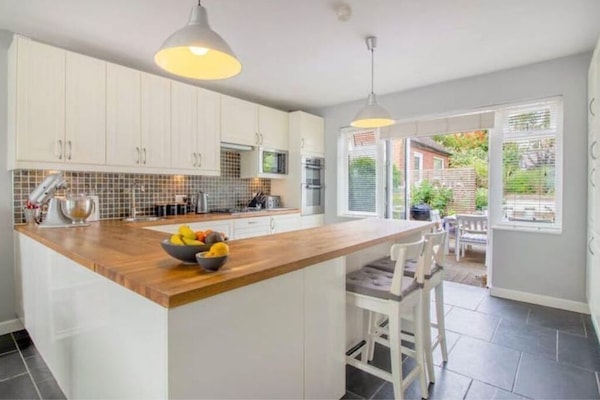 Frigorífic, microones, forn i placa de cuina