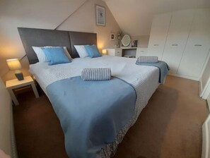 5 bedrooms, desk, iron/ironing board, travel cot
