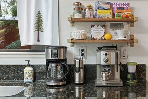 Refrigerador, microondas, parrilla de estufa y lavavajillas 