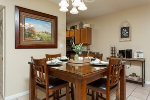 Dining - Riverfront Condo Pigeon Forge (Pigeon Forge)