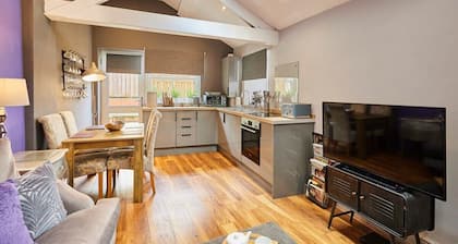 Host & Stay | Majestic Purple