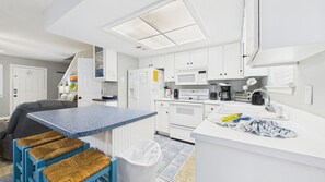 冰箱、微波炉、烤箱、炉灶