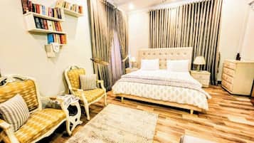 3 makuuhuonetta, työpöytä, silitysrauta/-lauta, ilmainen Wi-Fi