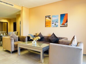 Lobby sitting area - DAR MRAHA APPART HOTEL (Al Bahraoyine)