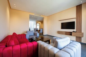 43-inch flat-screen TV with satellite channels, TV - DAR MRAHA APPART HOTEL (Al Bahraoyine)