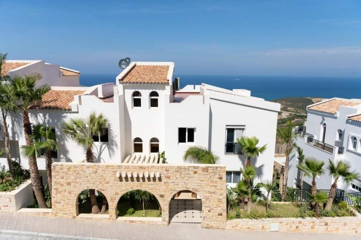 Superior Suite, 2 Bedrooms, Sea View | Private kitchen | Fridge, microwave, oven, stovetop
