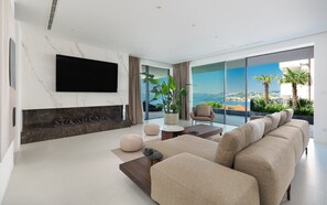 Fernseher, Kamin, Videospielkonsole, Tischfußball
