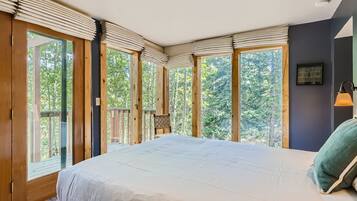 3 bedrooms, laptop workspace, iron/ironing board, free WiFi