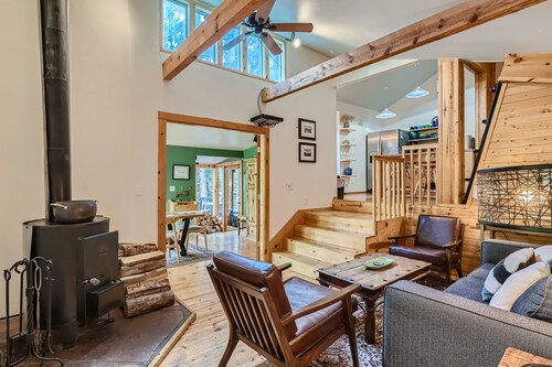 High Altitude Haven 3 Bedroom Home by RedAwning