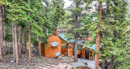 High Altitude Haven 3 Bedroom Home by RedAwning