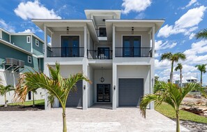 House, 5 Bedrooms | Exterior