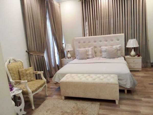 2 bedrooms, desk, iron/ironing board, free WiFi