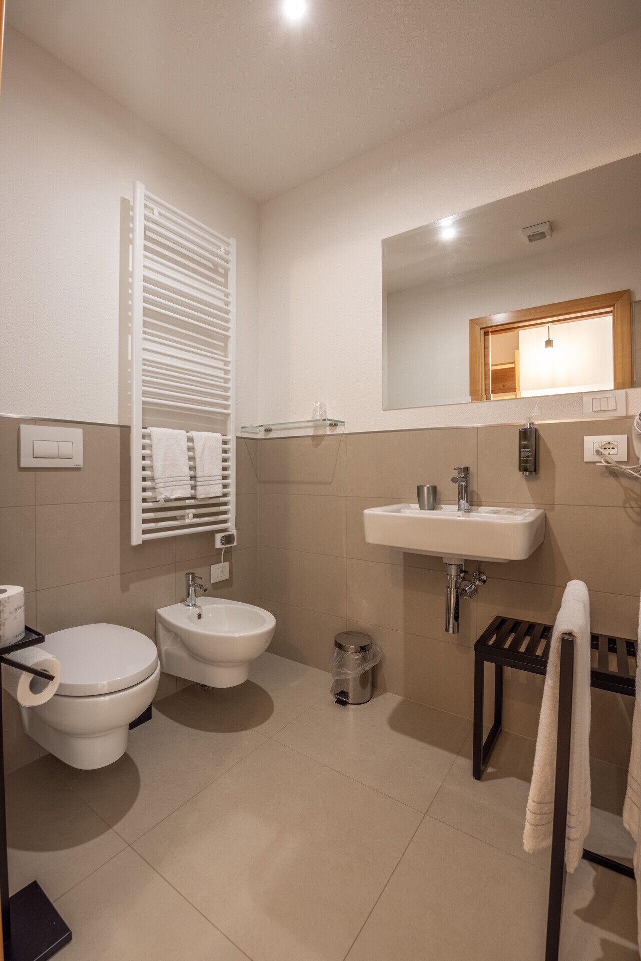 Een douche, een haardroger, handdoeken