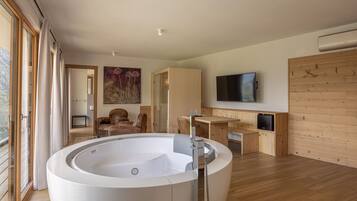 1 bedroom, in-room safe, free WiFi, bed sheets