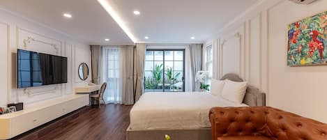 1 bedroom, premium bedding, pillow-top beds, desk