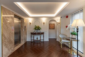 Quầy tiếp tân