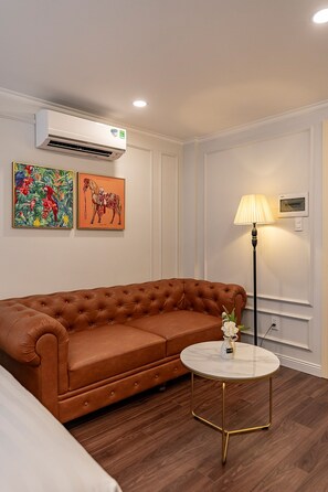 50-inch Smart TV with digital channels, Netflix, streaming services - Golden Sun Apartment & Hotel (Ho Chi Minh City)