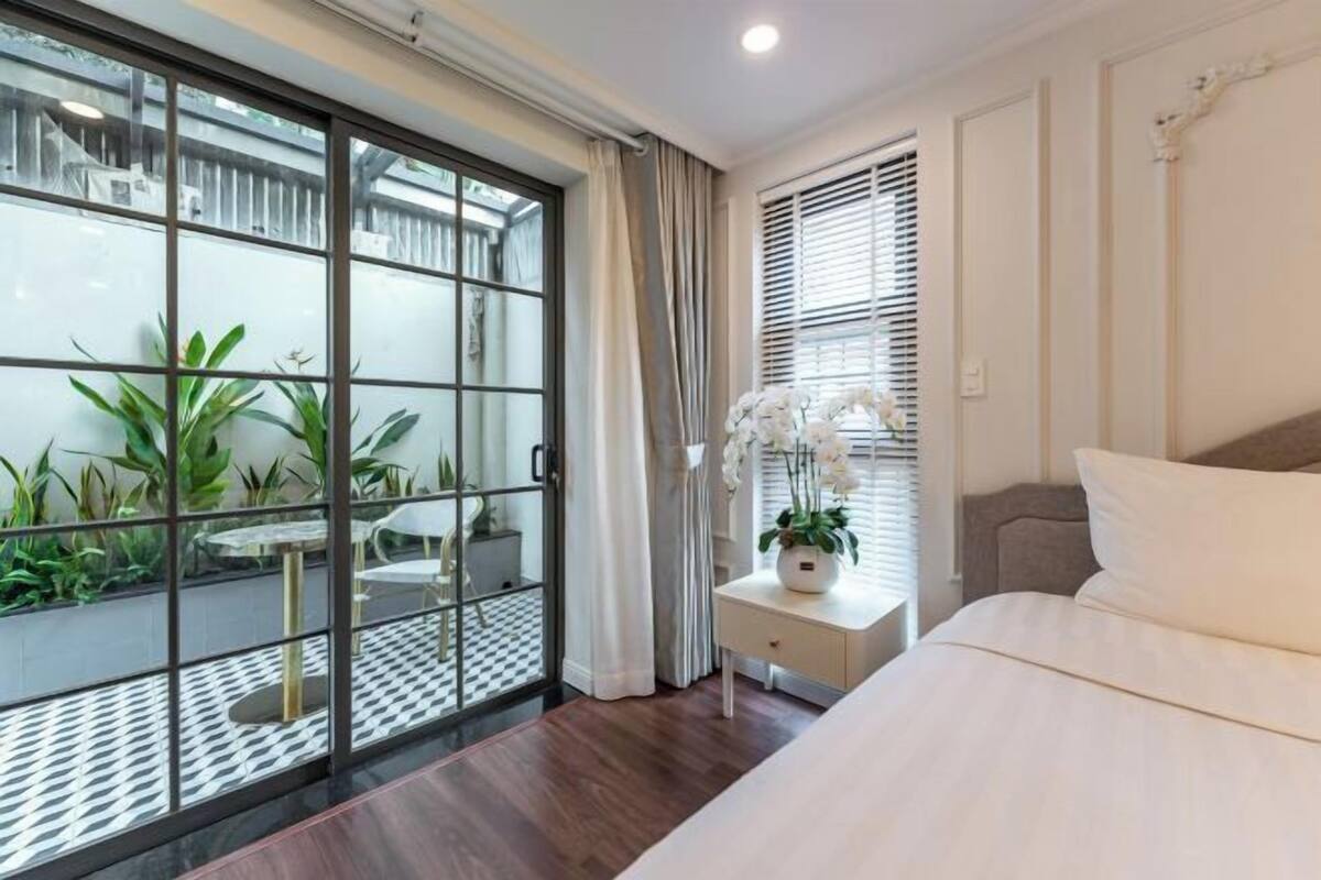 1 Schlafzimmer, hochwertige Bettwaren, Pillowtop-Betten, Schreibtisch