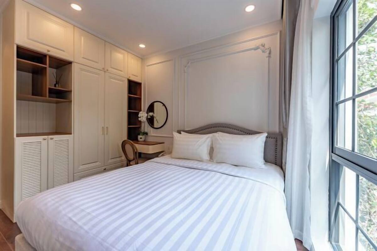 1 Schlafzimmer, hochwertige Bettwaren, Pillowtop-Betten, Schreibtisch