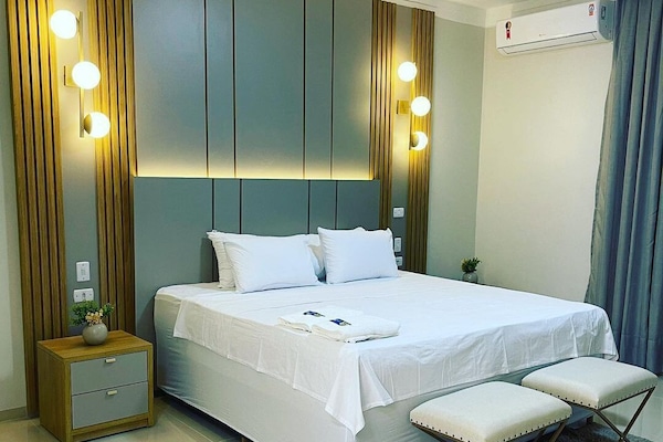 Presidential Suite | 1 bilik tidur, gebar bulu kapas, meja, ruang kerja komputer riba