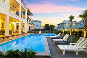 A heated pool - Sandtrap Escape|Easy Beach Access|Private Resort Style Pool (Miramar Beach)