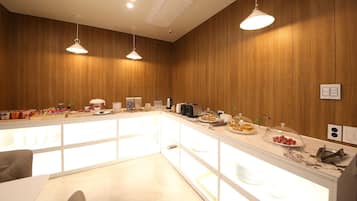 Free daily self-serve breakfast