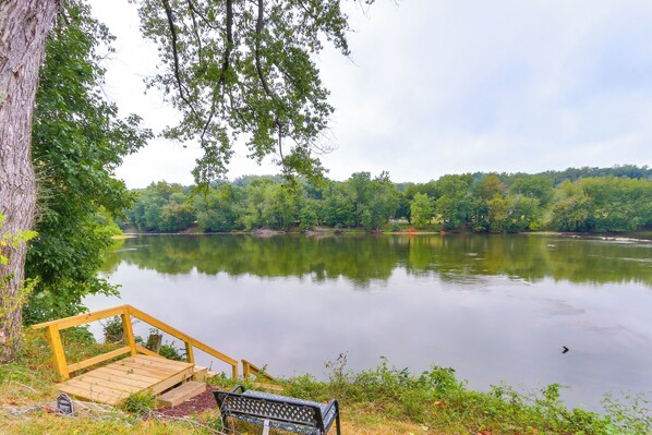 Apartment (1 Bedroom) | Front of property - Peaceful Riverfront Retreat w/ Yoga & Art Studio! (Berryville)