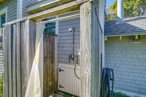 Charming Scituate Home w/ Deck - Walk to Beaches!