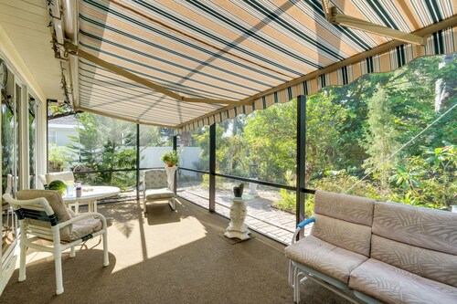 Yard & Lanai: Sun-soaked Venice Escape!