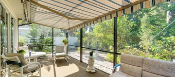 Yard & Lanai: Sun-soaked Venice Escape!