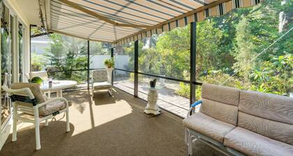 Yard & Lanai: Sun-soaked Venice Escape!