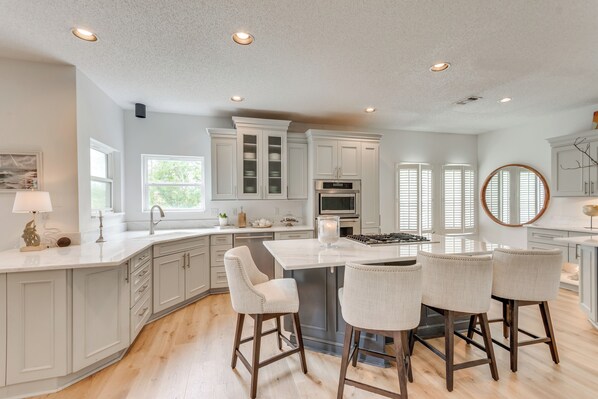 Interior - Luxe Gulf Breeze Home w/ Patios - 4 Mi to Beaches! (Gulf Breeze)