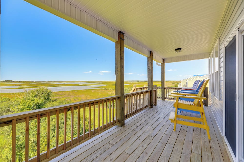 North Topsail Getaway w/ Panoramic Sound Views! - Jacksonville