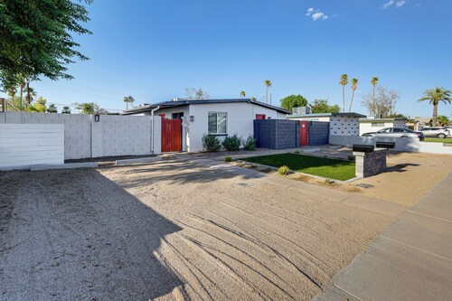 ~ 4 Mi to Old Town Scottsdale: Tempe Duplex