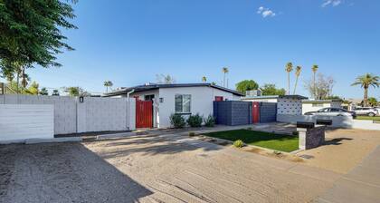 ~ 4 Mi to Old Town Scottsdale: Tempe Duplex