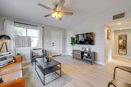 ~ 4 Mi to Old Town Scottsdale: Tempe Duplex