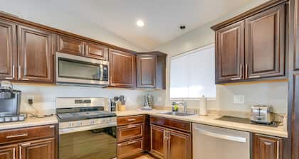 ~ 4 Mi to Old Town Scottsdale: Tempe Duplex